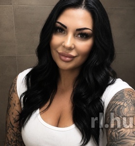 Mélytorkú_Barbi Budapest escort Mädchen