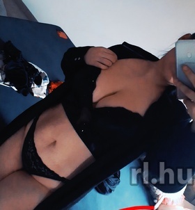 Mia Komló escort Mädchen