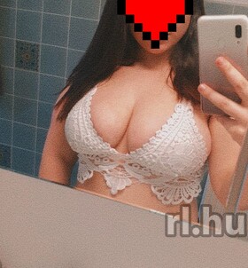 Mia (24 éves) - Telefon: +36 30 / 736-1174 - Komló
