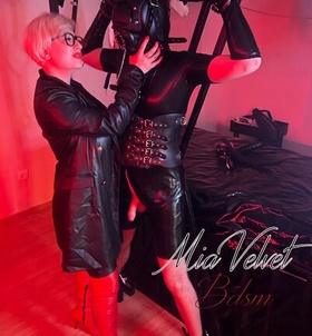 MiaVelvet (33 éves) - Telefon: +36 30 / 439-8122 - Budapest, XV