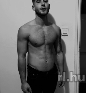 Milan 704033893, Budapest fiú