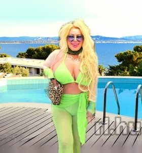 Monique Budapest escort Mädchen