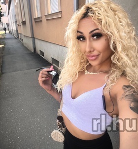 Natali (26 éves) - Telefon: +36 20 / 562-8696 - Szolnok