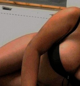 Nelli (20+ éves) - Telefon: +36 30 / 643-5400 - Baja