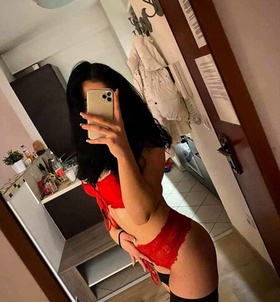 Nellike Budapest escort Mädchen