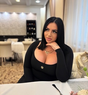 P�cs, Nicole_VIP 06303369006