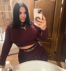 P�cs, Nicole_VIP 06303369006