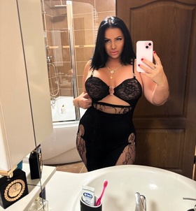 P�cs, Nicole_VIP 06303369006