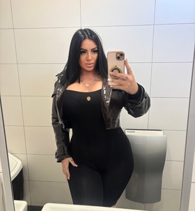 P�cs, Nicole_VIP 06303369006