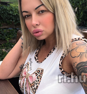 Niki Esztergom escort Mädchen