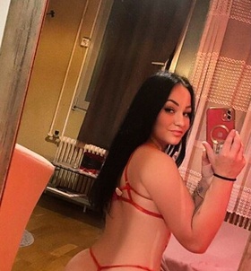 Nina (22 éves) - Telefon: +36 20 / 615-8414 - Győr