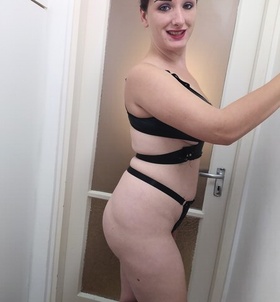 Noémi (24 éves) - Telefon: +36 30 / 716-5877 - Budapest, XIV