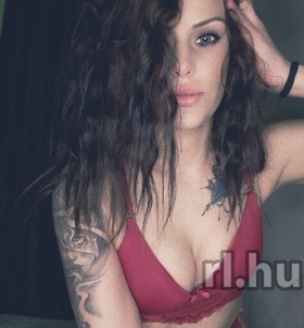 Petra (24 éves) - Telefon: +36 20 / 776-6509 - Komárom