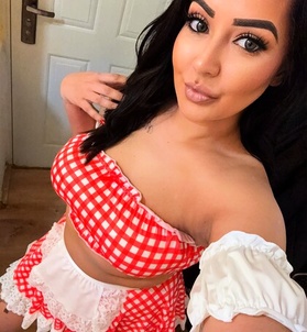 Rebeka (23+ éves) - Telefon: +36 70 / 597-4870 - Debrecen