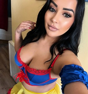 Rebeka (23+ éves) - Telefon: +36 70 / 597-4870 - Debrecen