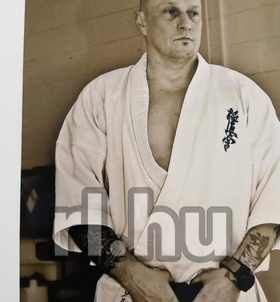 Sz�kesfeh�rv�r, Symy1966 06306348007