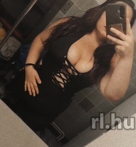 Szofi (24 éves) - Telefon: +36 30 / 736-1174 - Komló