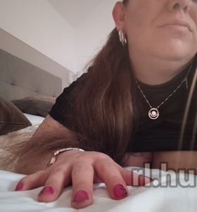 Tincsi (30+ éves) - Telefon: +36 30 / 718-1639 - Esztergom
