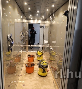 Tomi (39 éves) - Telefon: +36 30 / 277-7975 - Kalocsa