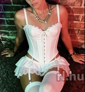 Virág Szeged escort Mädchen