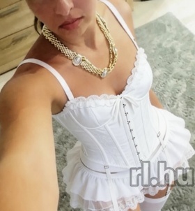 Virág Szeged escort Mädchen