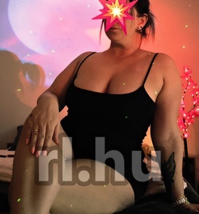 Zoé Szolnok Erotische Massage Mädchen