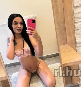 Zoé Debrecen escort girls